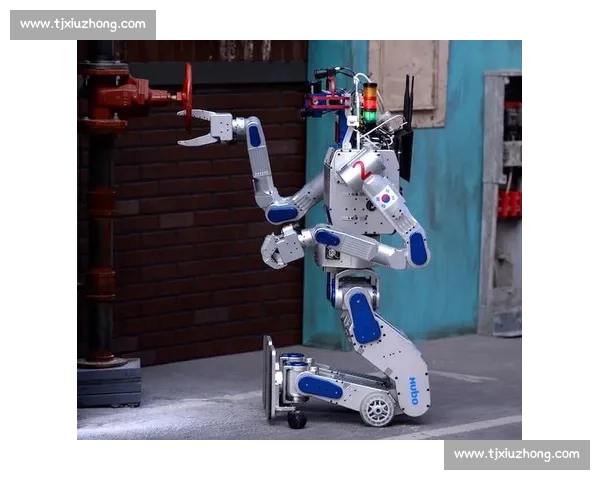 机器人足球赛连环翻车，担架员成意外主角