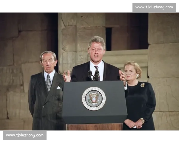 里昂高层震荡：特克斯特辞职，米歇尔 - 康接任首位女性主席