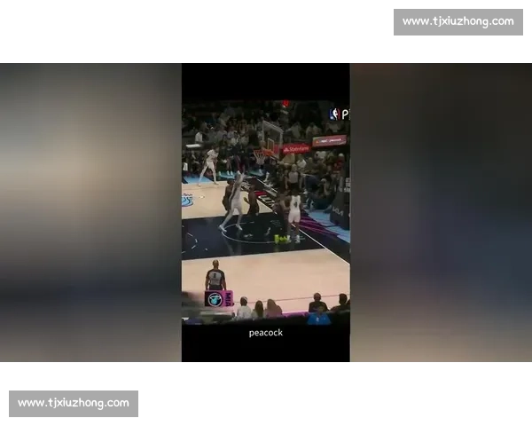 福克斯轻松写意空接暴扣，与球迷互动点燃现场激情